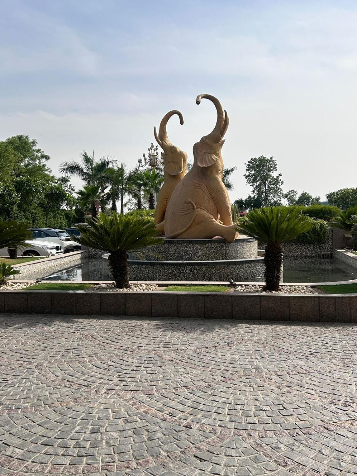 Saura Hotel, Agra - A Club Mahindra Associate Экстерьер фото